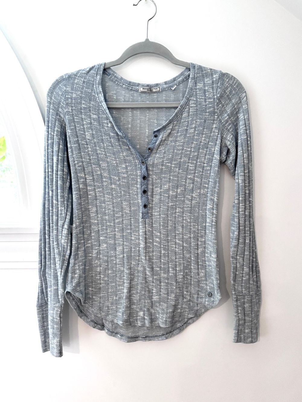 Vintage Y2K Abercrombie & Fitch 2000s Long Sleeve Henley Top Blue S Bella Swan